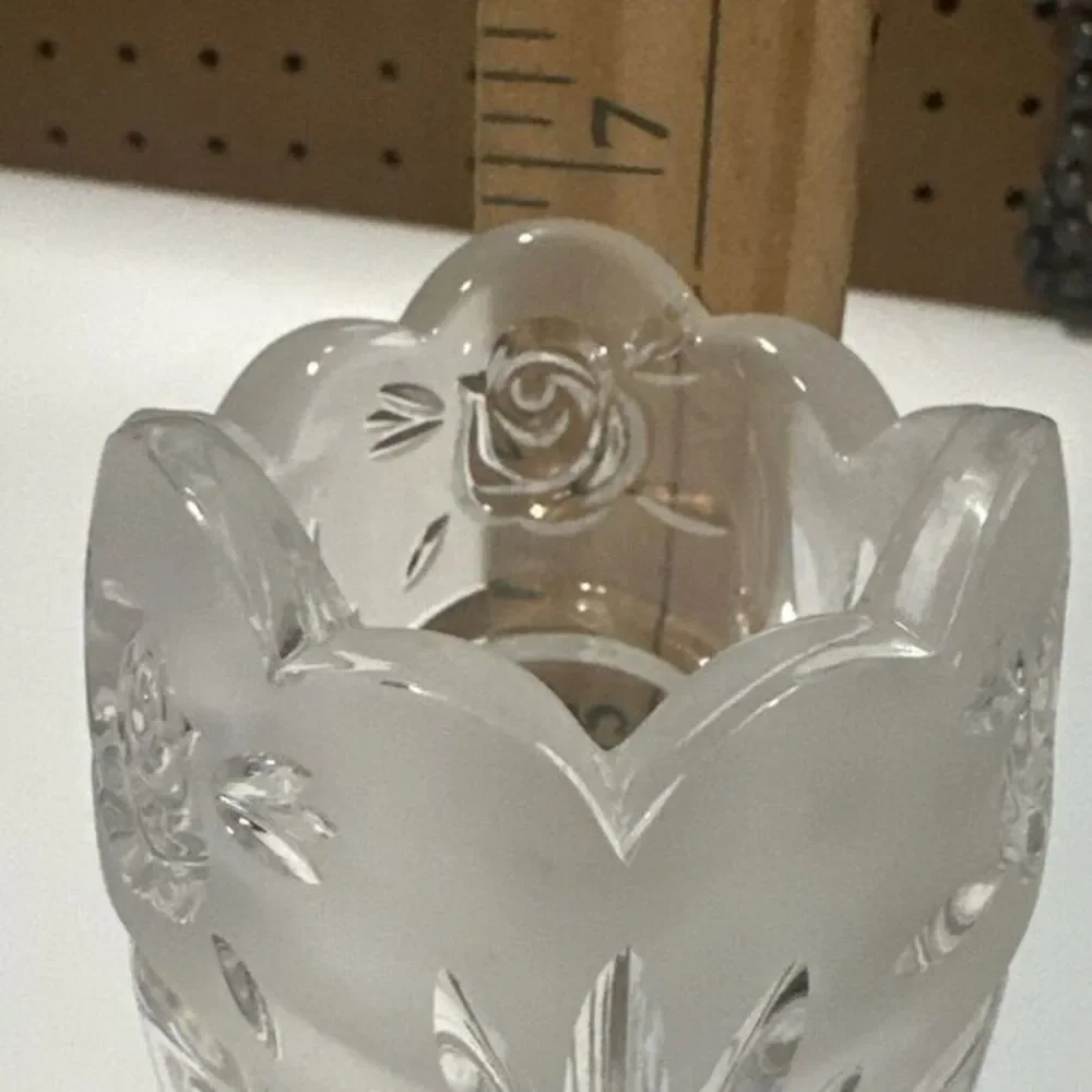 Oneida Crystal Southern Garden Flower Bud Vase - Frosted & Cut Glass‎